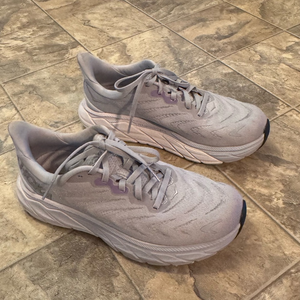 Hoka Arahi 6 size 6B